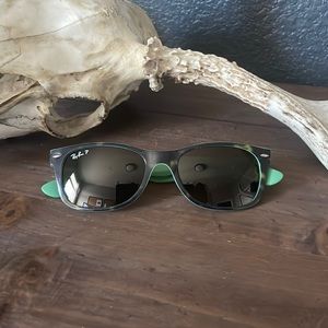 Ray-Ban Sunglasses Wayfarer Polished Tortoise GUC - Polarized
